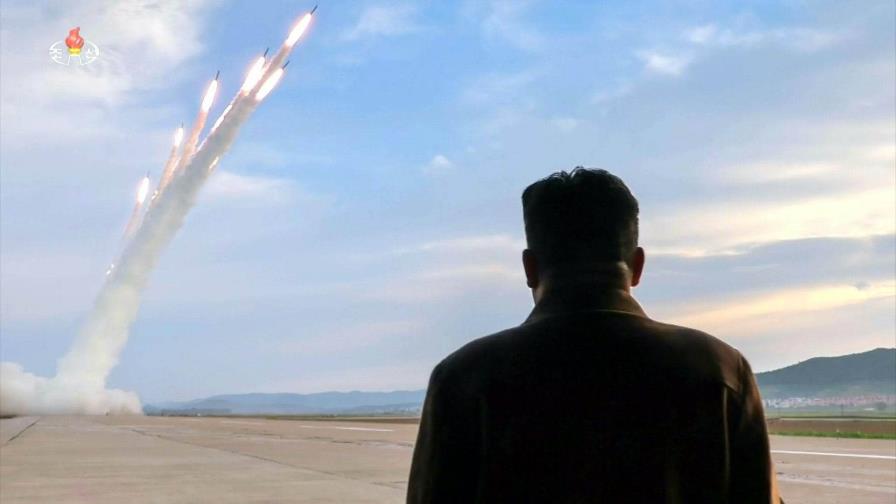 Kim Jong-un supervisa test de lanzacohetes de pequeño calibre con nuevo sistema de guiad