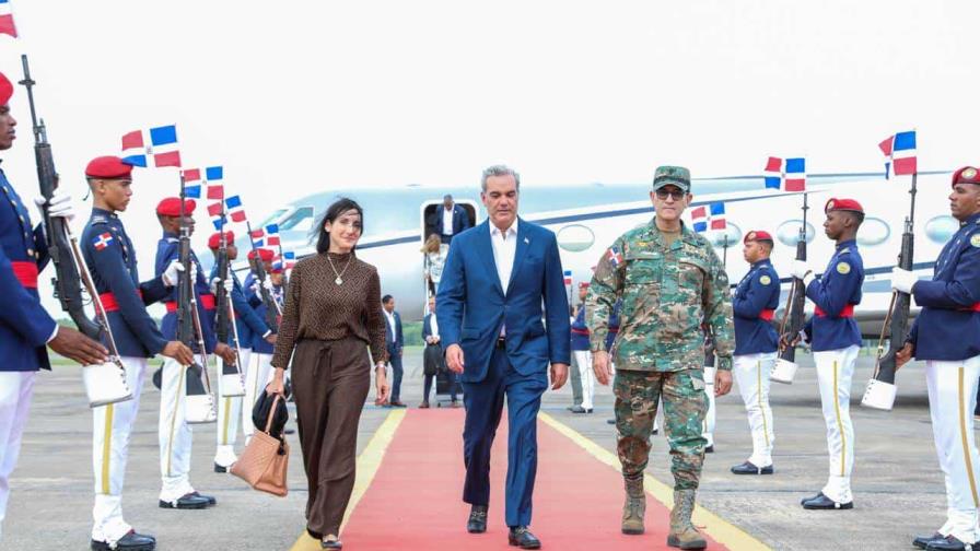 Presidente Abinader llega al país tras su viaje oficial a Europa