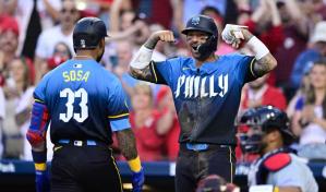 Filis hilvanan siete victorias en casa al vencer a Cardenales con jonrón de dos carreras de Sosa