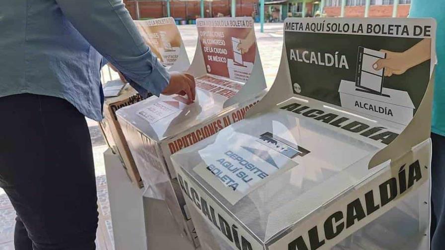 Abren los centros de votación en la mayoría del territorio de México