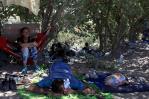 La onda de calor azota a migrantes varados en la frontera México-EEUU con casi 40 grados