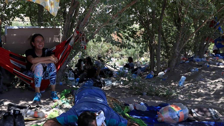 La onda de calor azota a migrantes varados en la frontera México-EEUU con casi 40 grados