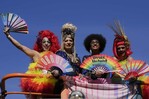 Participantes del desfile del Orgullo Gay en Sao Paulo reivindican los símbolos nacionales de Brasil
