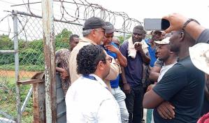 Un grupo de camioneros haitianos bloquean paso fronterizo por Dajabón