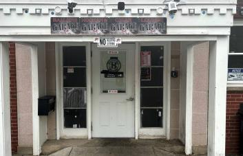 Dos muertos y 7 heridos en un tiroteo en un bar en un suburbio de Pittsburgh