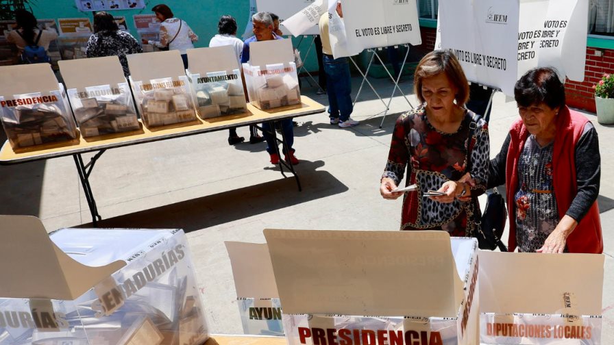 Cierran los centros de votación en la mayoría del territorio de México