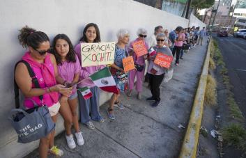 México vota en una histórica elección de la que muy probablemente saldrá la primera mujer presidenta