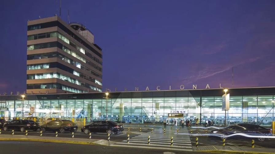 Suspenden los despegues y aterrizajes en el aeropuerto de Lima por fallo de luces en pista