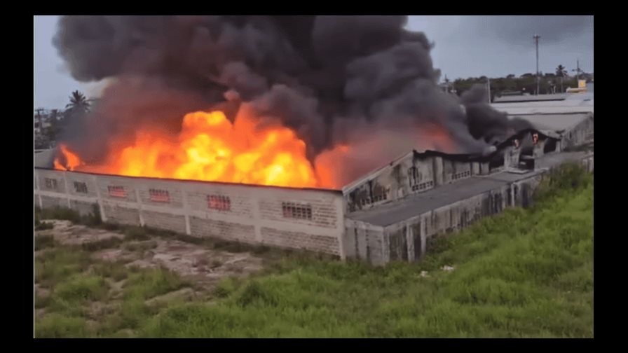 Incendio consume tienda de electrodomésticos en La Romana