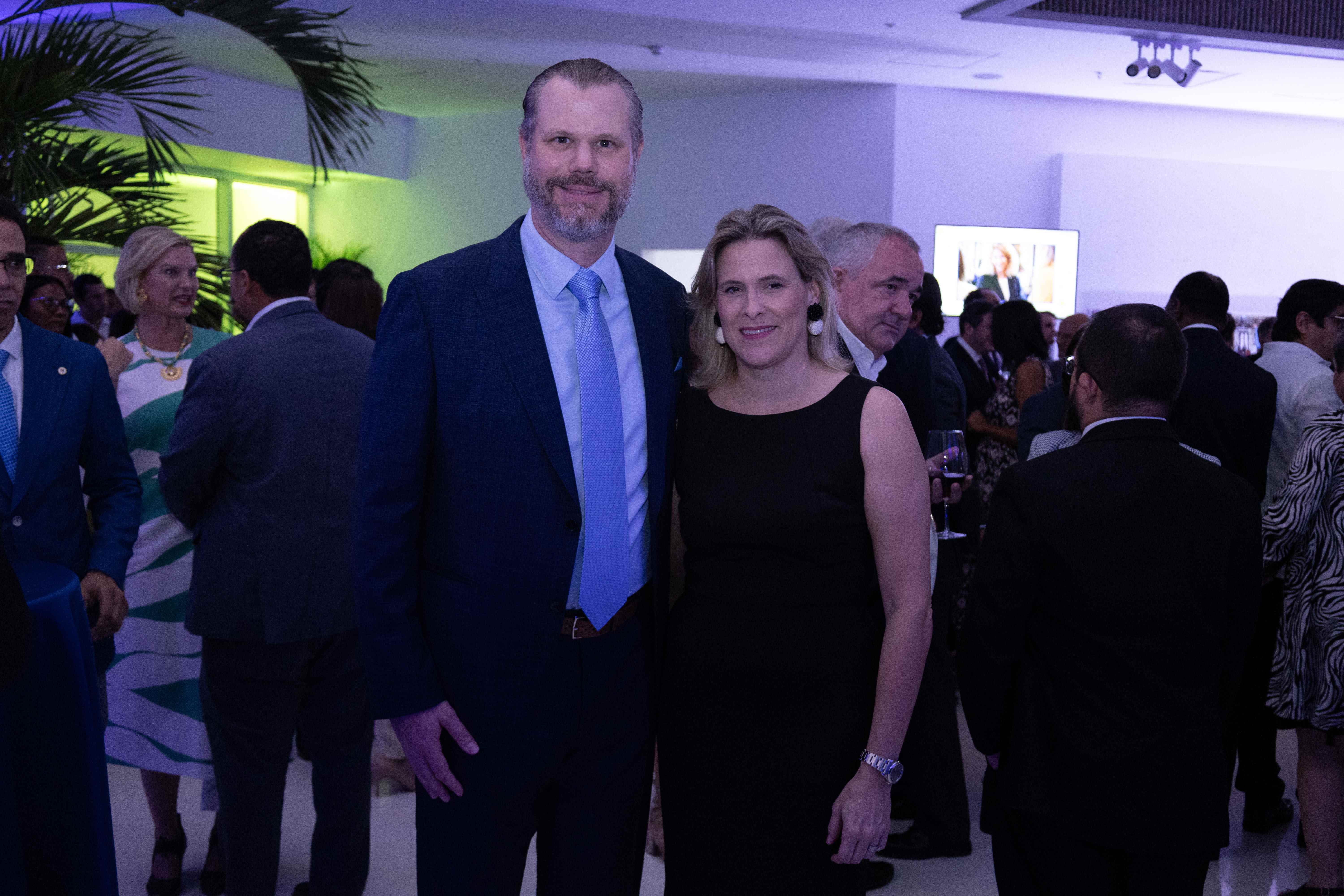 Karsten Paul Windeler y Mariela Salcedo de Windeler.