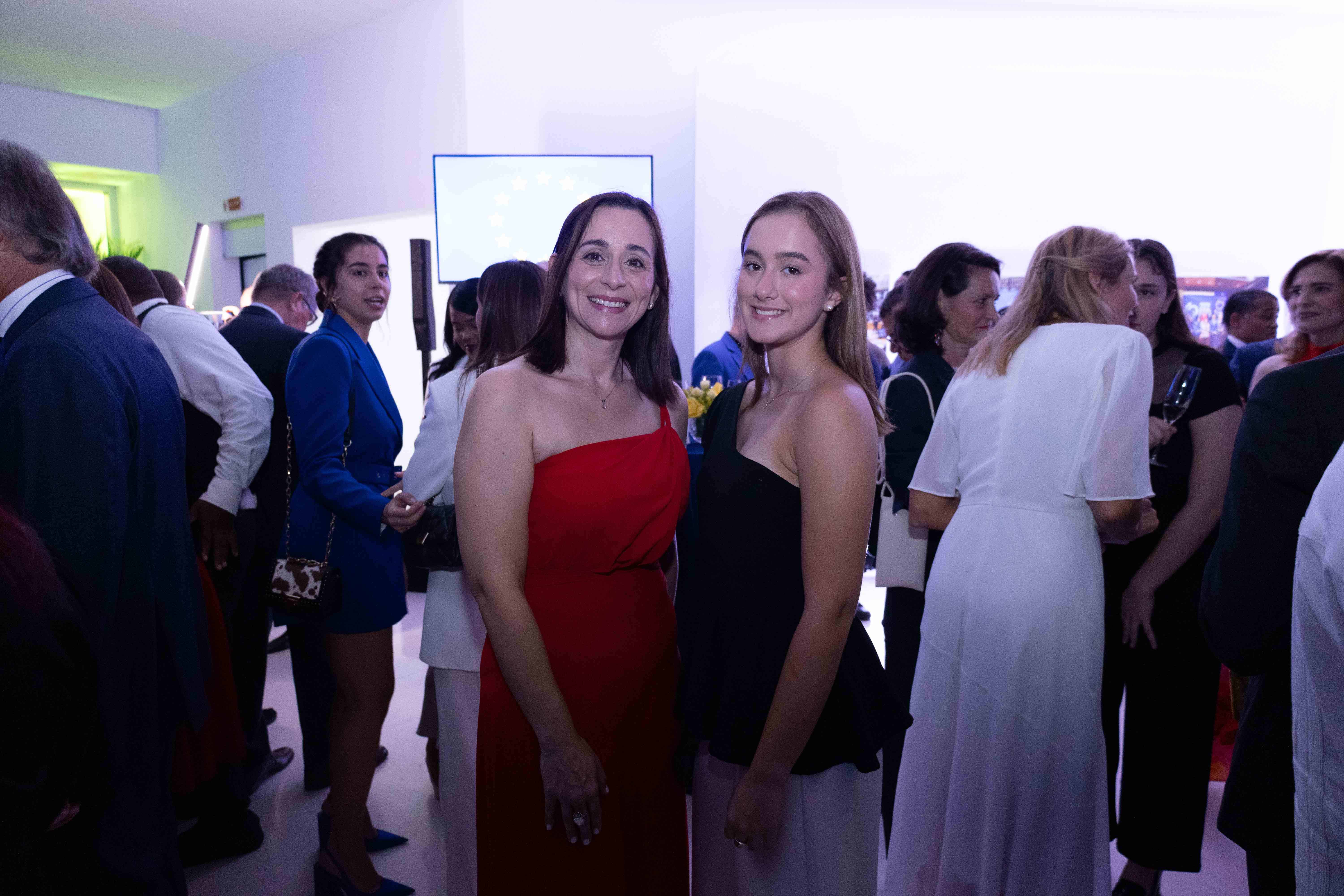 Marleni Pimentel y Anyelica Medina.