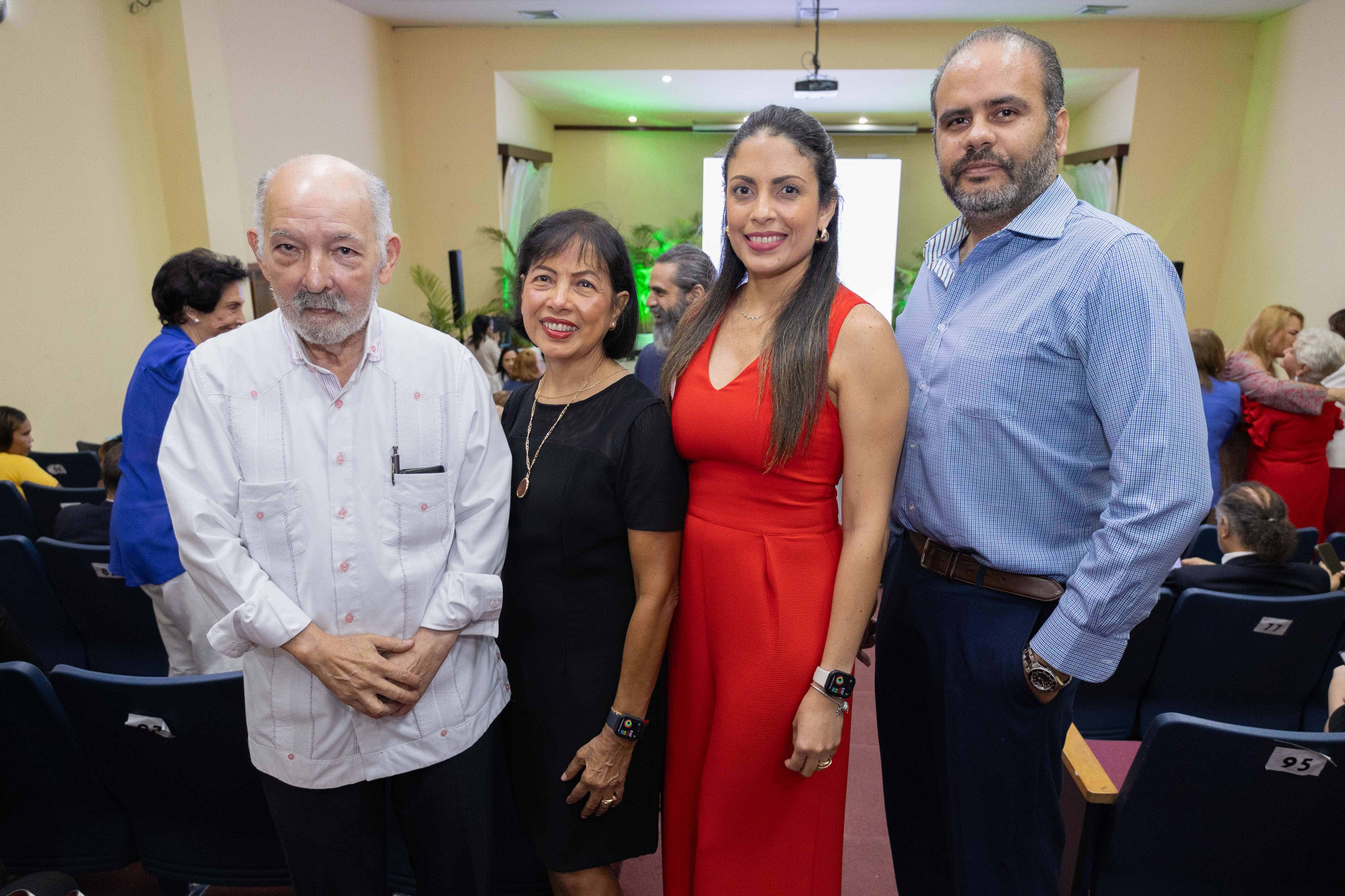 Miguel Suaso, Mirthia Ochoa, Mariel Valeiron Ochoa y Julio Valeiron Ochoa.