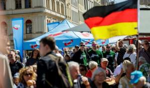 Pagamos por todos, pero para los alemanes no hay dinero, dicen electores de extrema derecha