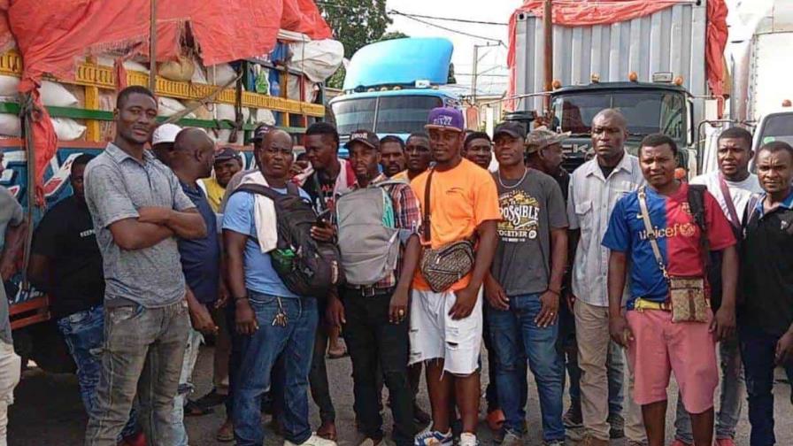 Camioneros haitianos piden al gobierno un permiso especial para comprar alimentos en RD