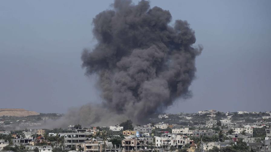 Israel sigue bombardeando Gaza mientras evalúa alternativa de gobierno a Hamás