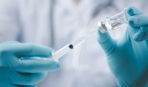 OMS lamenta descenso de vacunación contra el covid, que aún mata 1,500 personas por semana