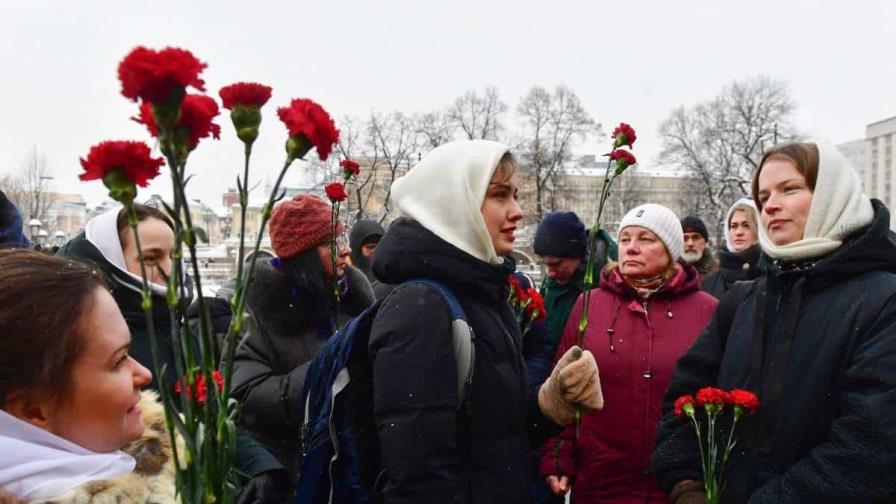 Mujeres de soldados movilizados en Ucrania protestan frente al Ministerio de Defensa en Moscú