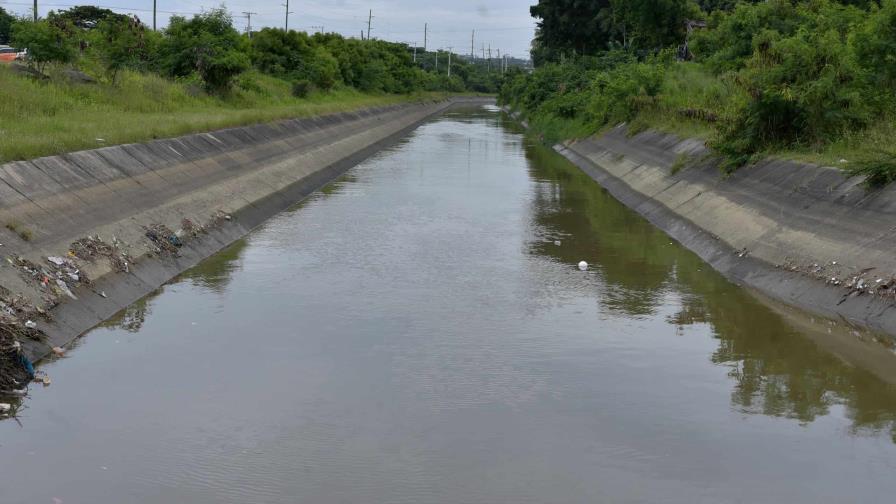 Tres acueductos siguen fuera de operaciones en Santiago por colapso de un canal de riego