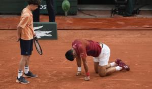 Novak Djokovic se retira de Roland Garros por lesi&oacute;n en rodilla derecha