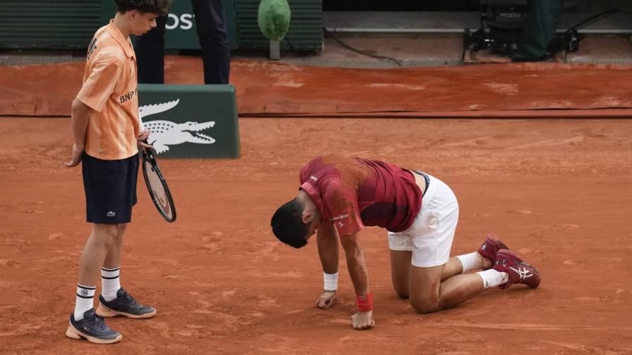 Novak Djokovic se retira de Roland Garros por lesión en rodilla derecha