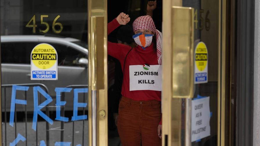 Policía arresta a manifestantes en edificio que alberga consulado israelí en San Francisco