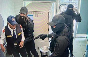 Dos hermanos participaron en el asalto al Banco Popular, según la Policía Nacional