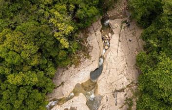 Un proyecto une a varios sectores para enfrentar la contaminación plástica en el río Jacagua