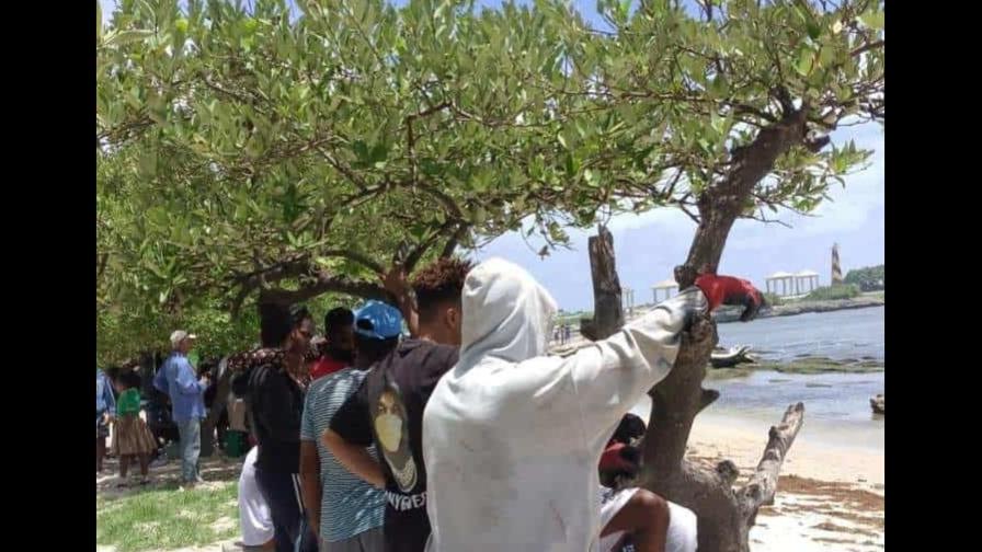 Adolescente de 16 años desaparece mientras se bañaba en playa de San Pedro de Macorís