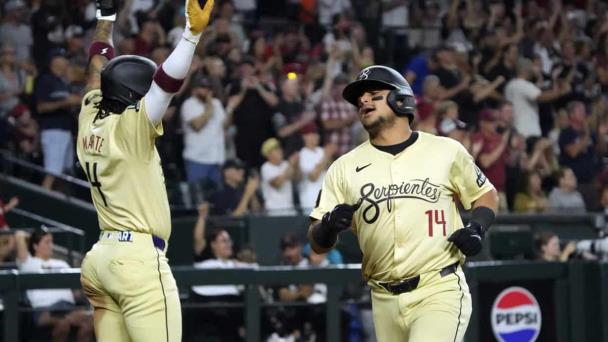 Gurriel y Newman pegan dobles de 2 carreras y D-backs superan 8-5 a Gigantes