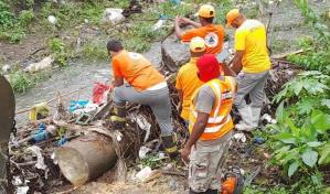 Defensa Civil realiza jornada de limpieza en los ríos para evitar inundaciones en Hato Mayor