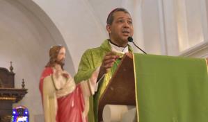 Obispo cuestiona que ciudadanos tengan que comprar agua cuando el mineral es un derecho fundamental