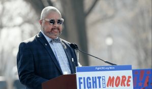 Un congresista de EE.UU. fallecido el mes pasado gana las primarias de su partido