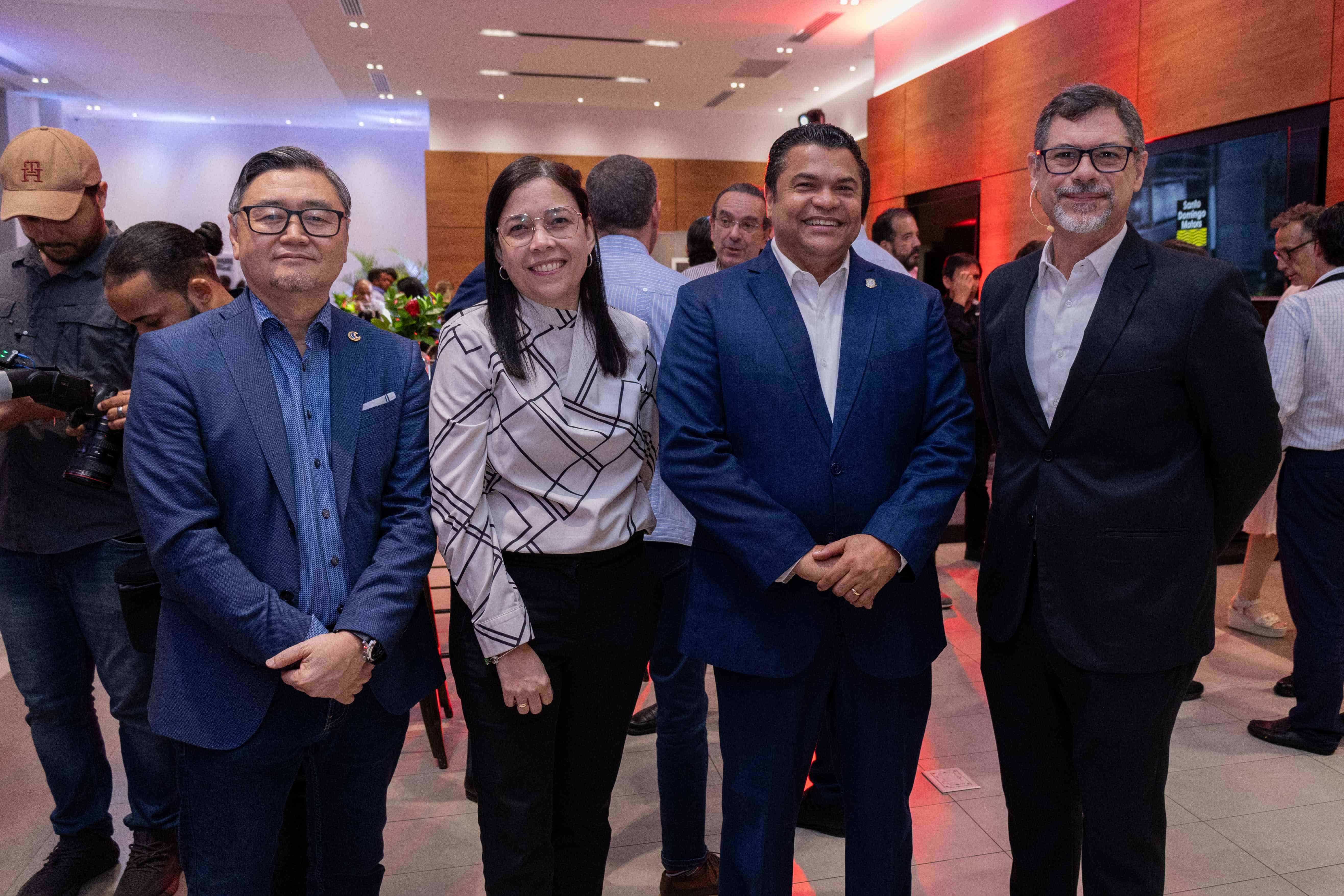 Mite Nishio, Mariely Figueroa, Tobías Crespo Aníbal Rodriguez. 