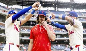 Nola lanza 7 en blanco y Castellanos pega jonr&oacute;n, Filis vencen 2-0 a Cerveceros y barren la serie