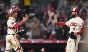 Machado sale lesionado, Soriano gana, Angelinos vencen a Padres