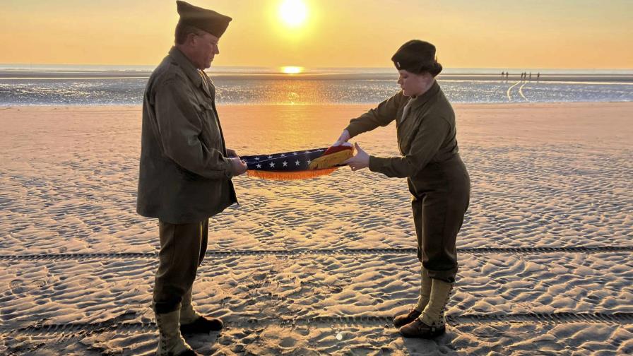 El sol sale sobre las playas de Normandía en el 80vo aniversario del Día D