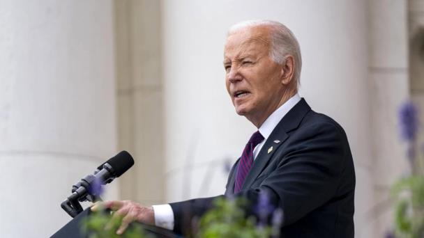 Me niego a creer que la grandeza de Estados Unidos pertenece al pasado, dice Biden en Francia