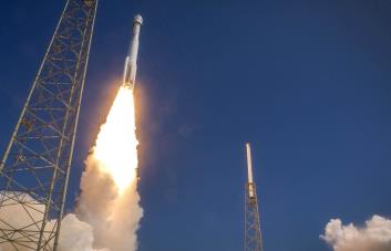 Llega a la EEI la primera misión espacial tripulada de Boeing