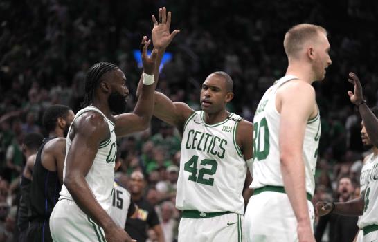 Video | Los Celtics pican delante en la final de la NBA ante los Mavericks, en retorno de Porzingis
