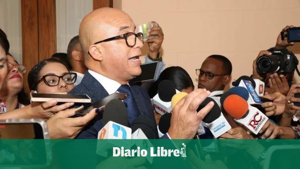 Gobierno defiende asesores en el tren gubernamental