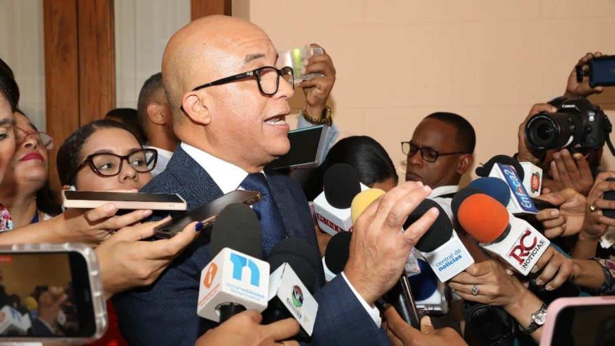 Vocero del Gobierno defiende asesores: “Están en servicio continuo… tienen un trabajo fijo” Vocero del Gobierno defiende asesores: “Están en servicio continuo… tienen un trabajo fijo”