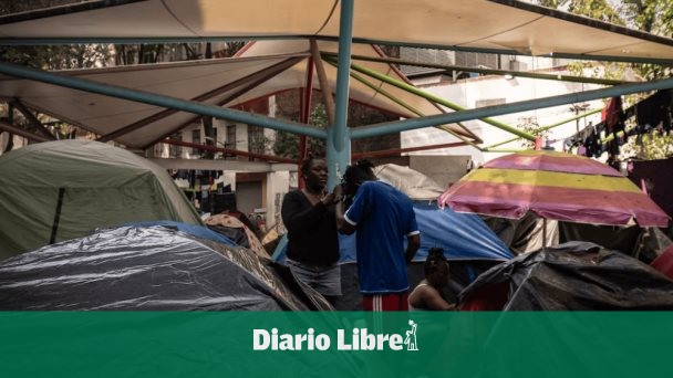 México desaloja campamento de migrantes en centro de la capital