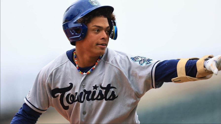 VIDEO | Prospecto dominicano de las menores pega cinco dobles en un juego, algo nunca hecho en MLB