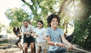 Estos son los beneficios de llevar a los niños de campamento