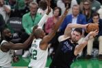Doncic reconoce que deben frenar a los tiradores de los Celtics