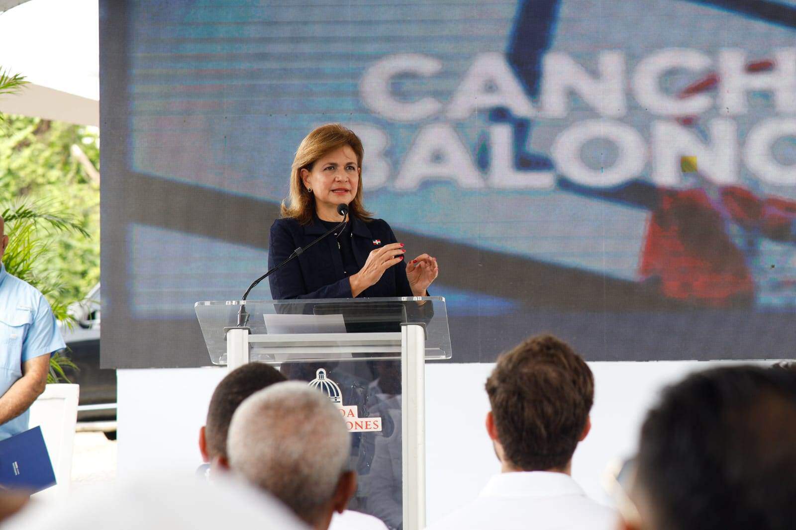 Raquel Peña, durante sus palabras en la apertura de inicios de trabajos de construcción del polideportivo del Club Jardines del Norte, este viernes 7 de junio de 2024.