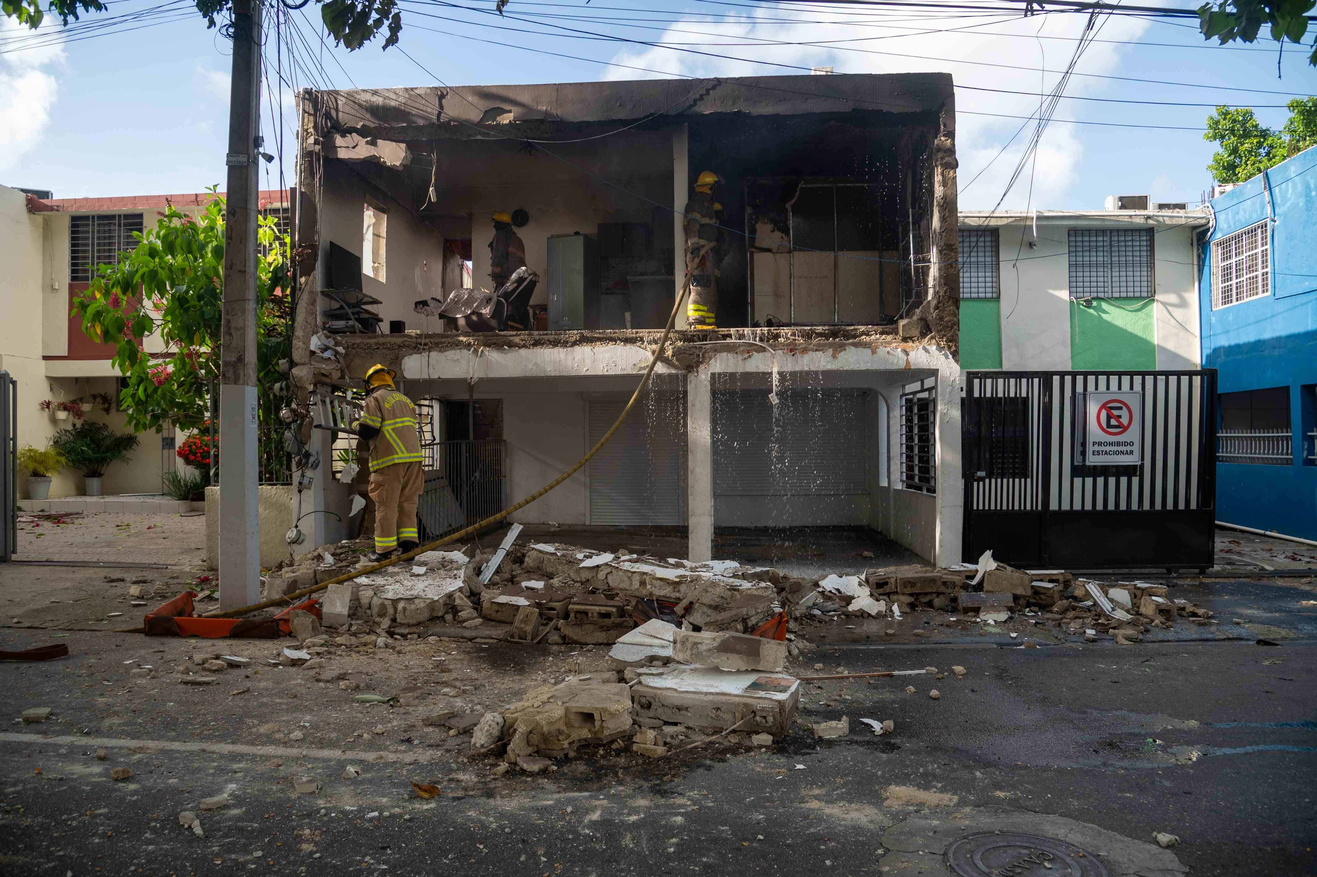 Explosión en una vivienda de dos niveles ubicadas en la avenida Buenaventura Freites, en los Jardines del Norte Distrito Nacional