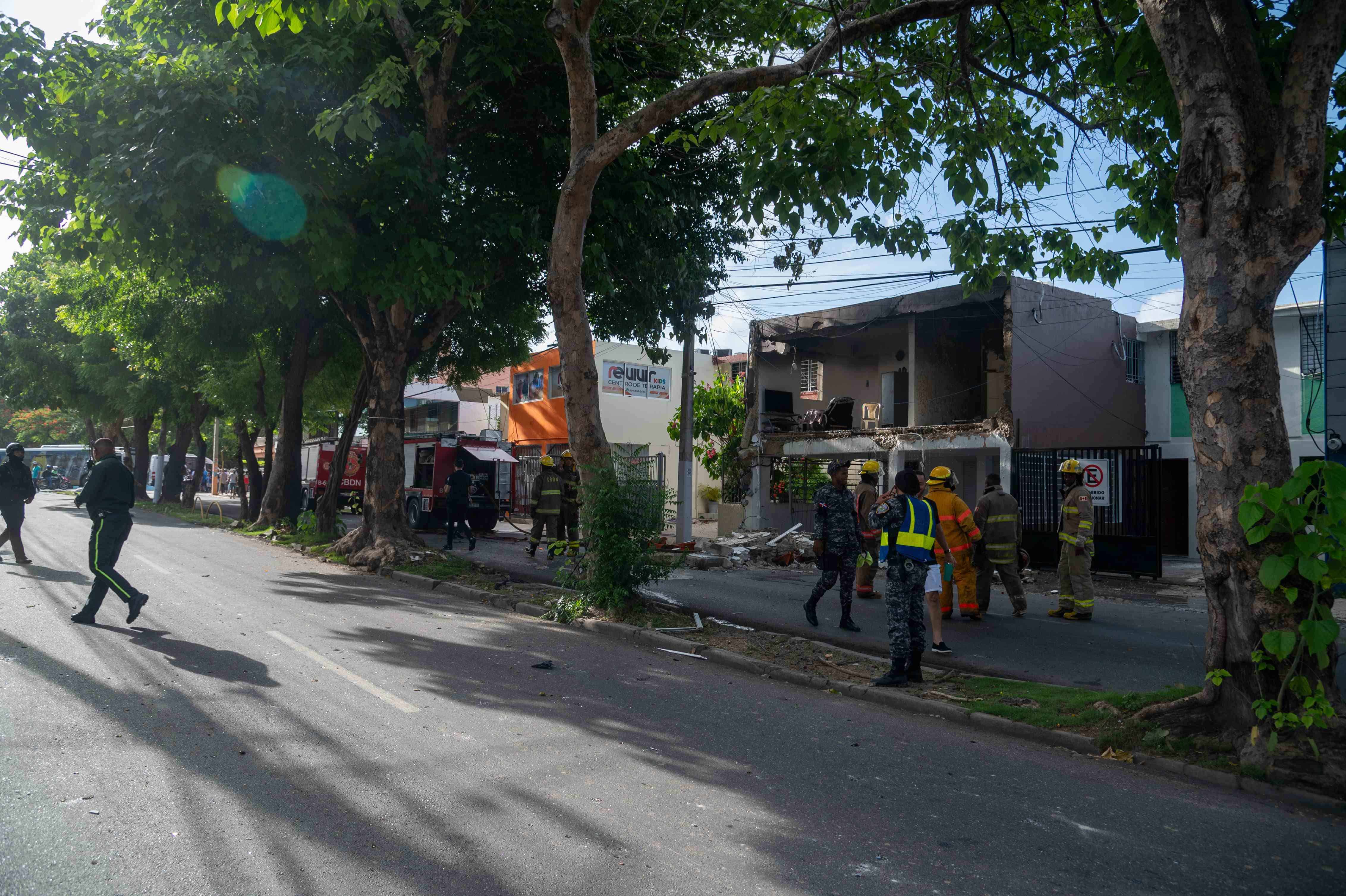 Explosión en una vivienda de dos niveles ubicadas en la avenida Buenaventura Freites, en los Jardines del Norte Distrito Nacional