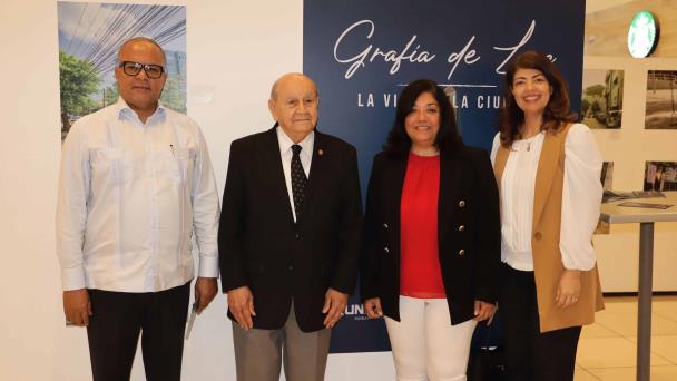 Unapec presentó exposición Grafía de Luz
