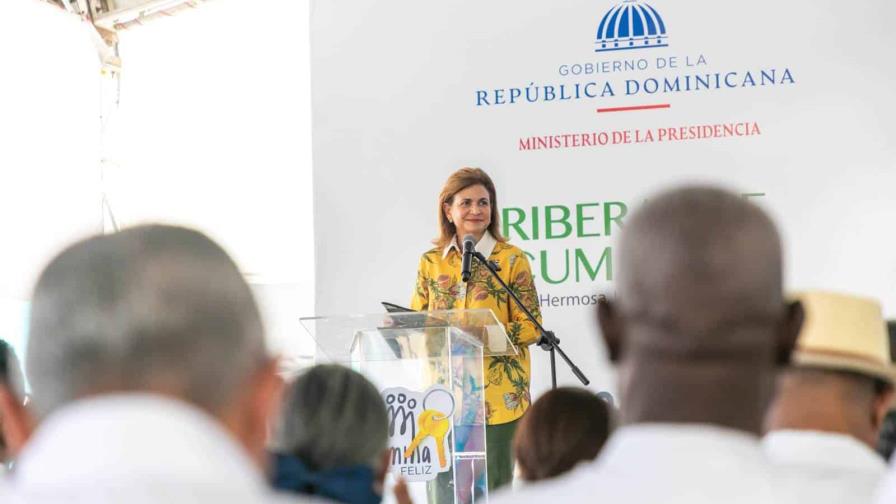 Raquel Peña encabeza entrega de 104 apartamentos del Plan Familia Feliz en La Romana